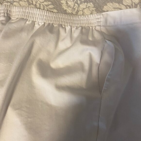 Alfred Dunner Ankle-Length White Pull-on Slacks Size 20 - Picture 2 of 3